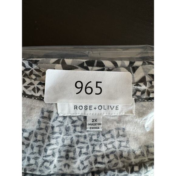 Rose & Olive Top Womens Size 2X Black White 3/4 Sleeve Geometric Artsy Stretch - Picture 12 of 12
